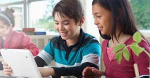 Intel запускает ноутбук и планшет для школ